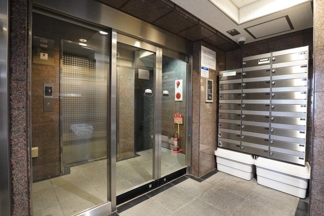 24/27 エントランス