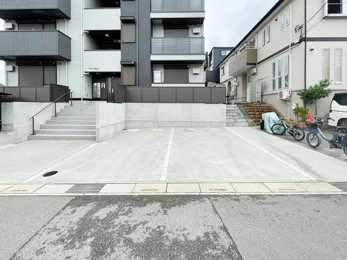 18/28 駐車場