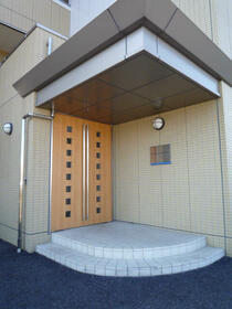 16/16 エントランス