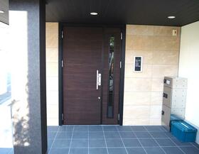 2/2 エントランス