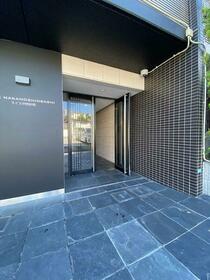 16/16 エントランス