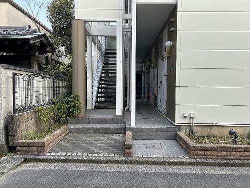 13/13 エントランス