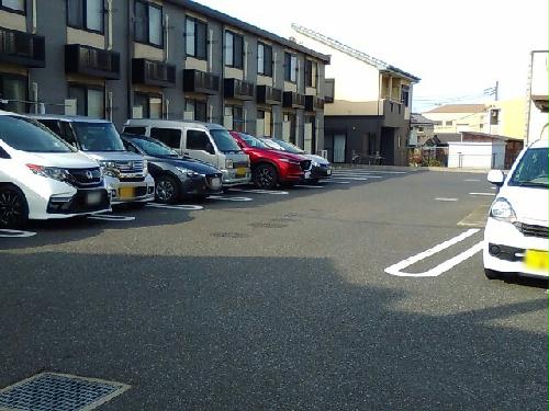 14/14 駐車場