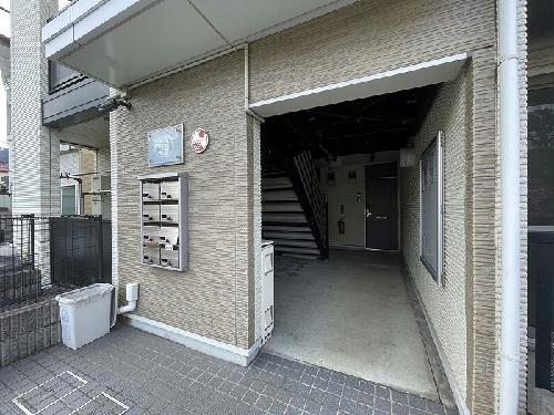 13/13 エントランス