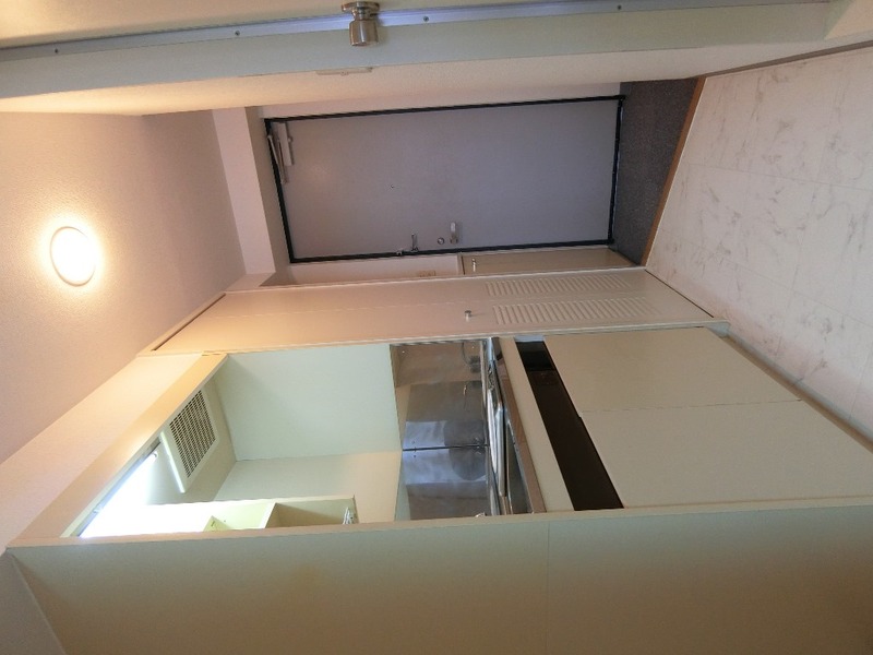 13/18 エントランス