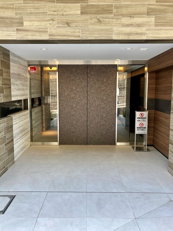 15/16 エントランス