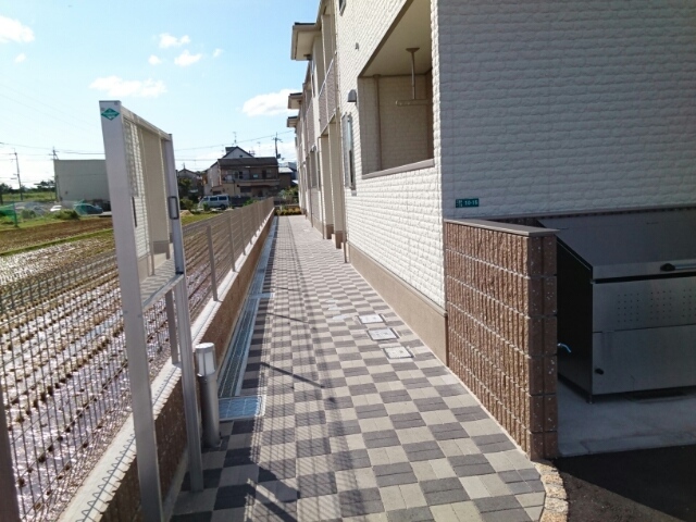13/20 エントランス