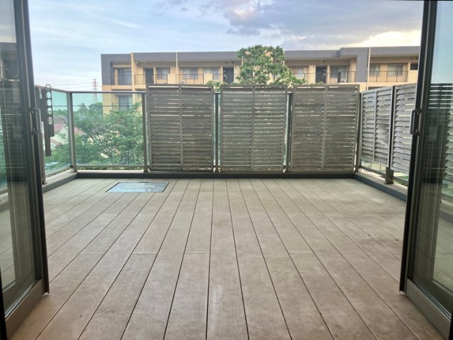 13/18 バルコニー