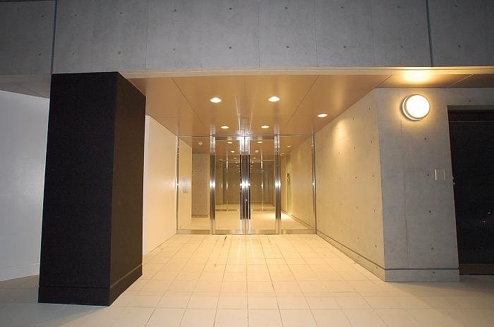 14/14 エントランス