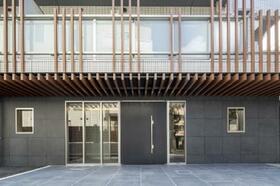 16/16 エントランス