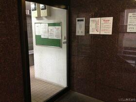 16/16 エントランス