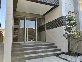 16/16 エントランス