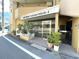 16/16 エントランス