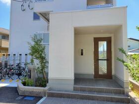 16/16 エントランス