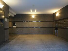 16/16 エントランス