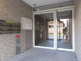 16/16 エントランス