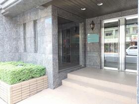 16/16 エントランス