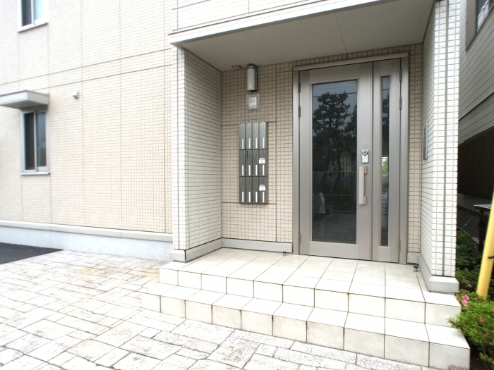 18/23 エントランス