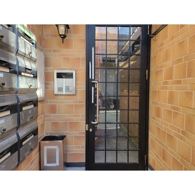 17/17 エントランス