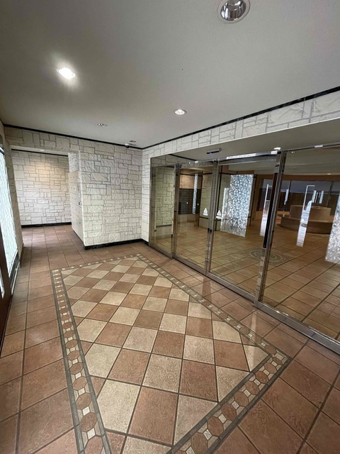 27/29 エントランス