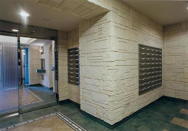 24/27 エントランス