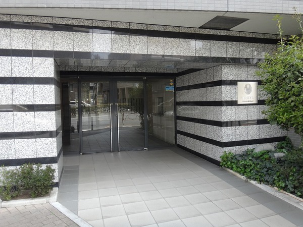 13/14 エントランス