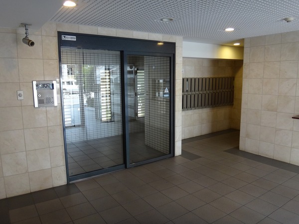 14/14 エントランス