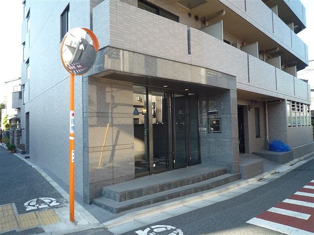 16/17 エントランス