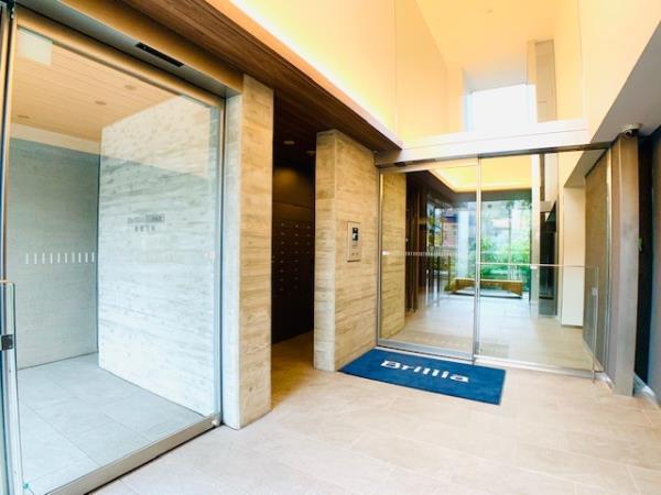 26/30 エントランス