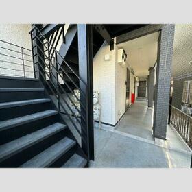 15/15 エントランス