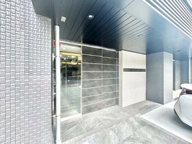 16/17 エントランス