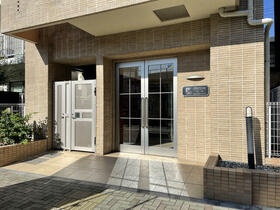 16/16 エントランス