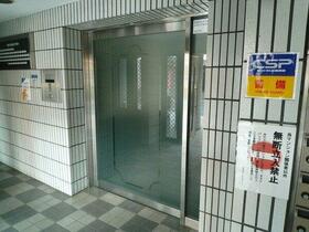 16/16 エントランス