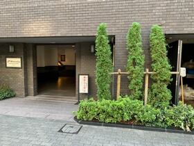 13/13 エントランス