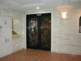 2/2 エントランス