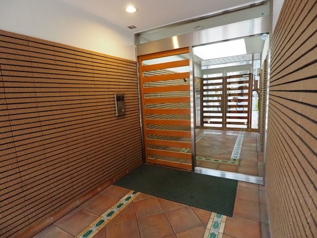 21/26 エントランス