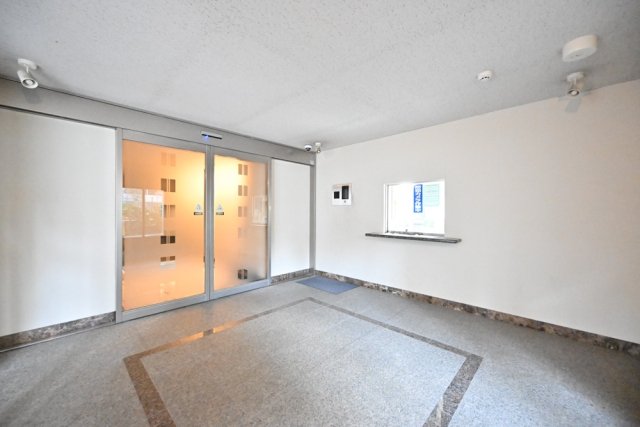 22/25 エントランス