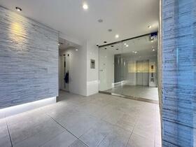 15/23 エントランス