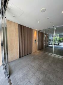 16/16 エントランス