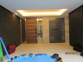 16/16 エントランス