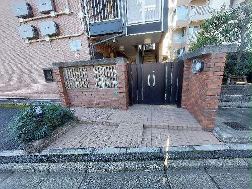 13/14 エントランス