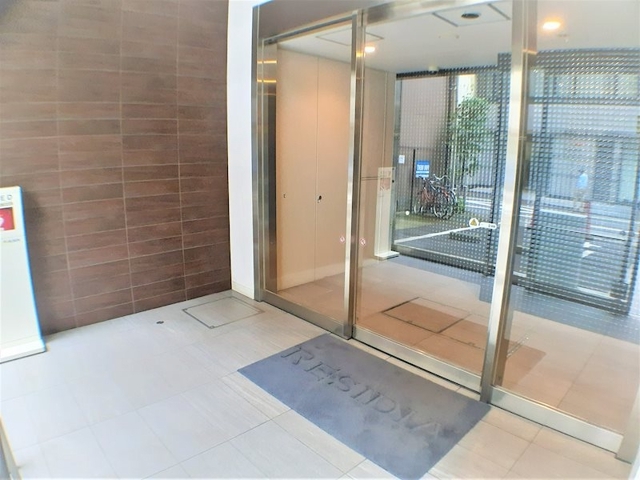 20/21 エントランス