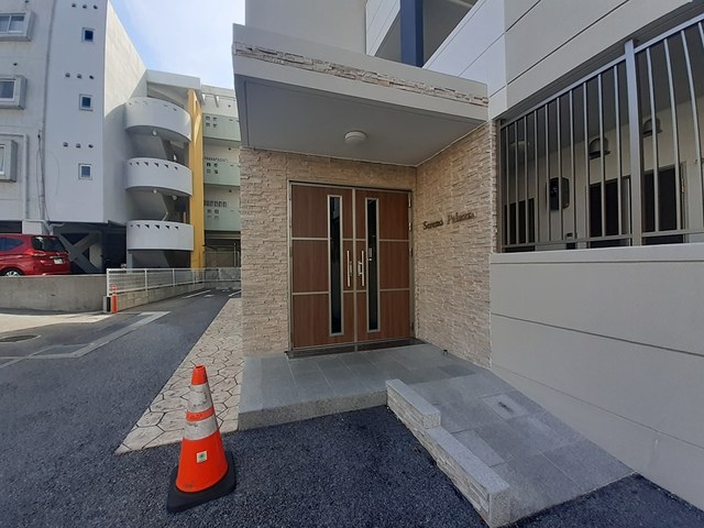 14/19 エントランス