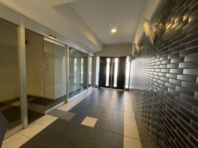 22/23 エントランス