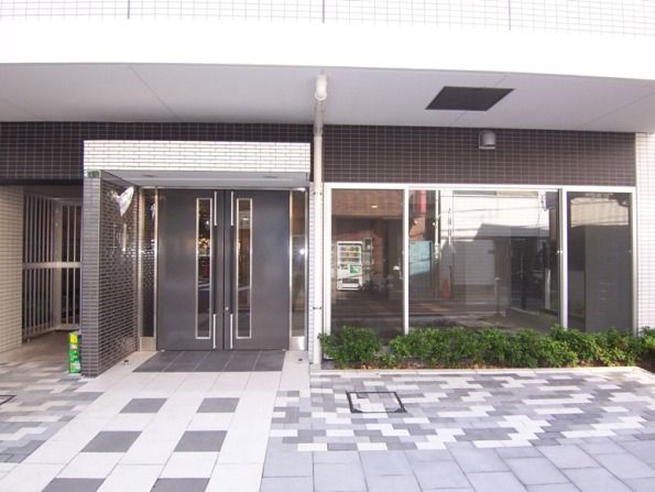 23/23 エントランス