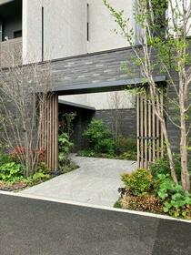 16/16 エントランス