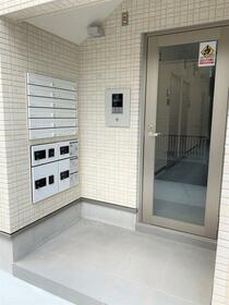 16/16 エントランス