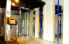 16/16 エントランス