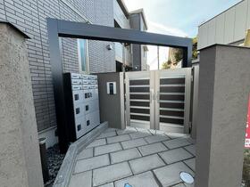 16/16 エントランス