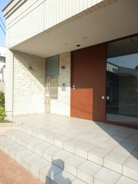 21/30 エントランス